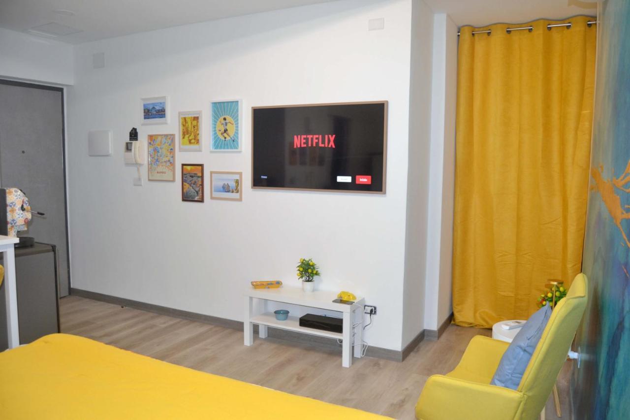 Room&Chiaia Napoli Bagian luar foto