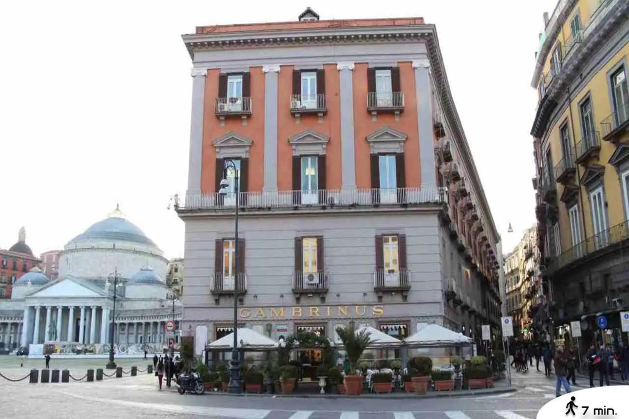 Room&Chiaia Napoli Bagian luar foto
