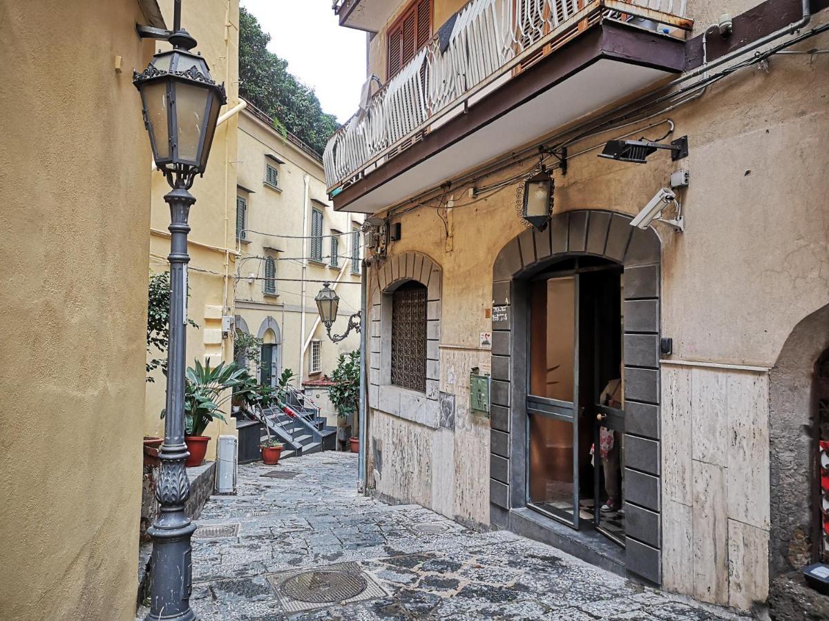 Room&Chiaia Napoli Bagian luar foto